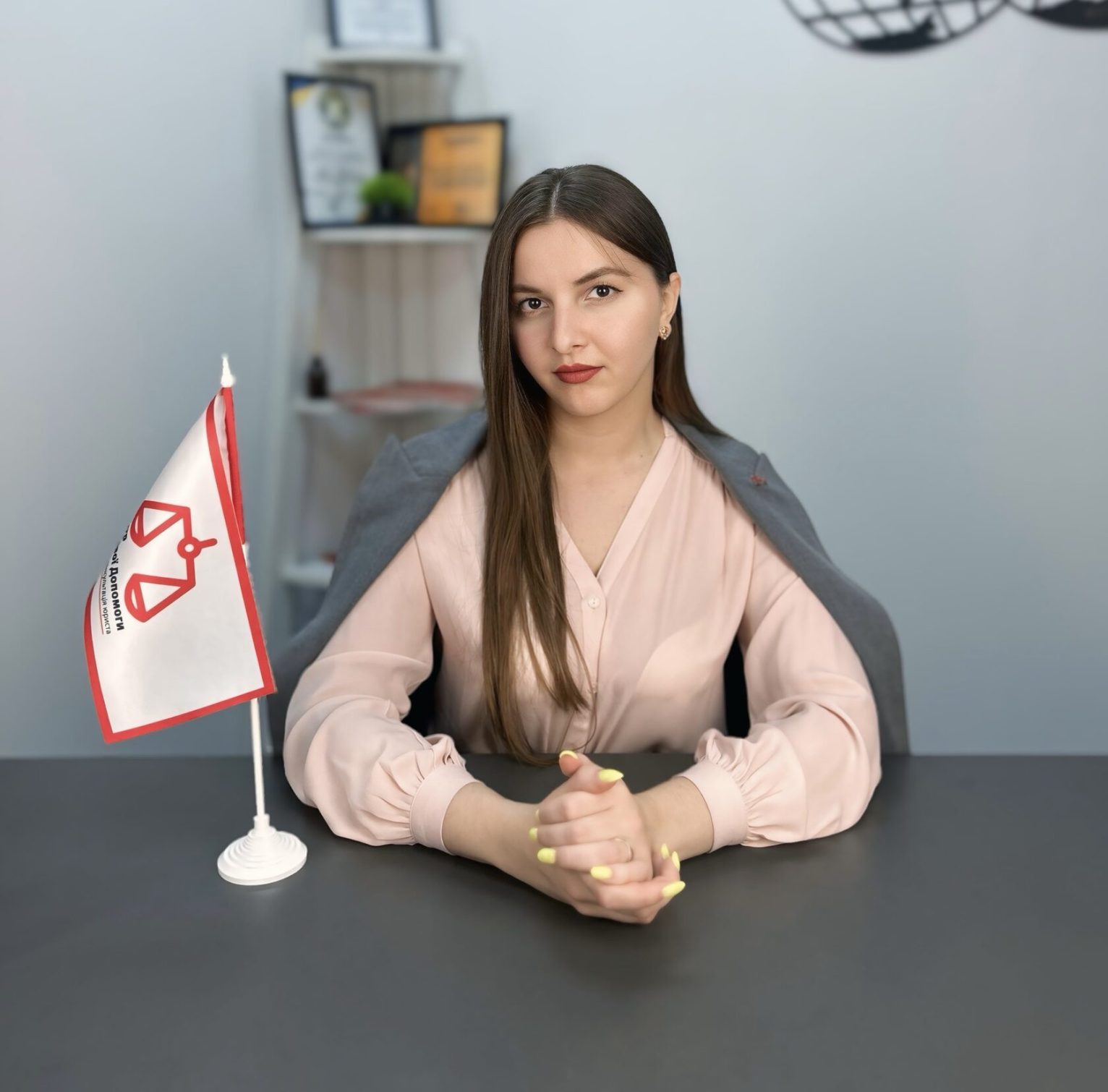 Дівчина-юрист Центру Правової Допомоги в Івано-Франківську